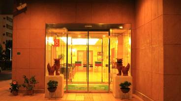 施設の入り口 / 14