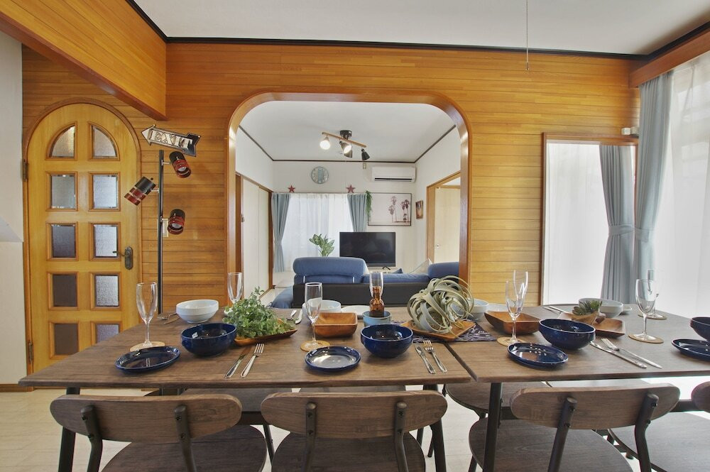 客室内のダイニングエリア