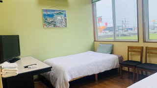 エコノミー ツインルーム 禁煙 共用バスルーム