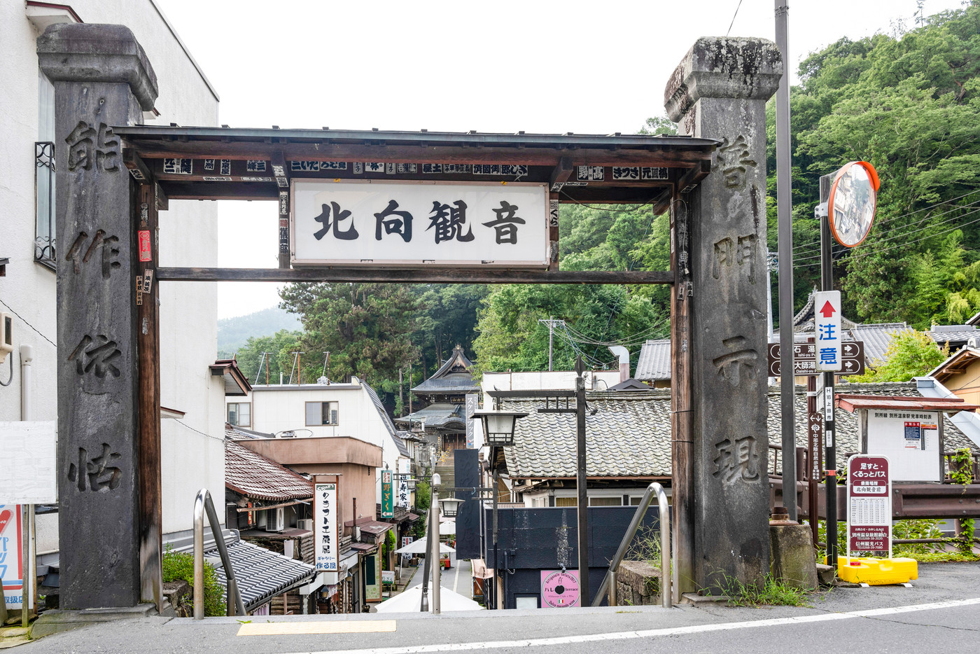 夏の別所温泉　北向観音参道（上田市）