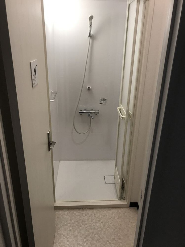 バスルームのシャワー