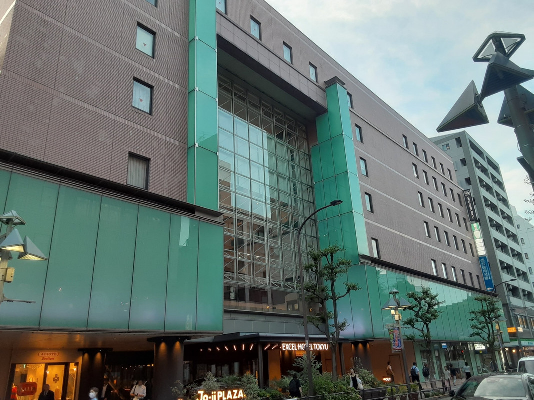 吉祥寺通り側からのホテル外観