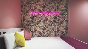客室 / 18