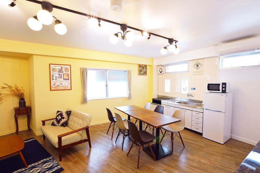 客室内のダイニングエリア