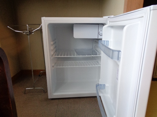 空の冷蔵庫があるのでコンビニビール