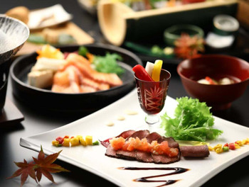 渓谷に佇む老舗料亭旅館で、温泉と懐石を堪能する上質なステイ4085894