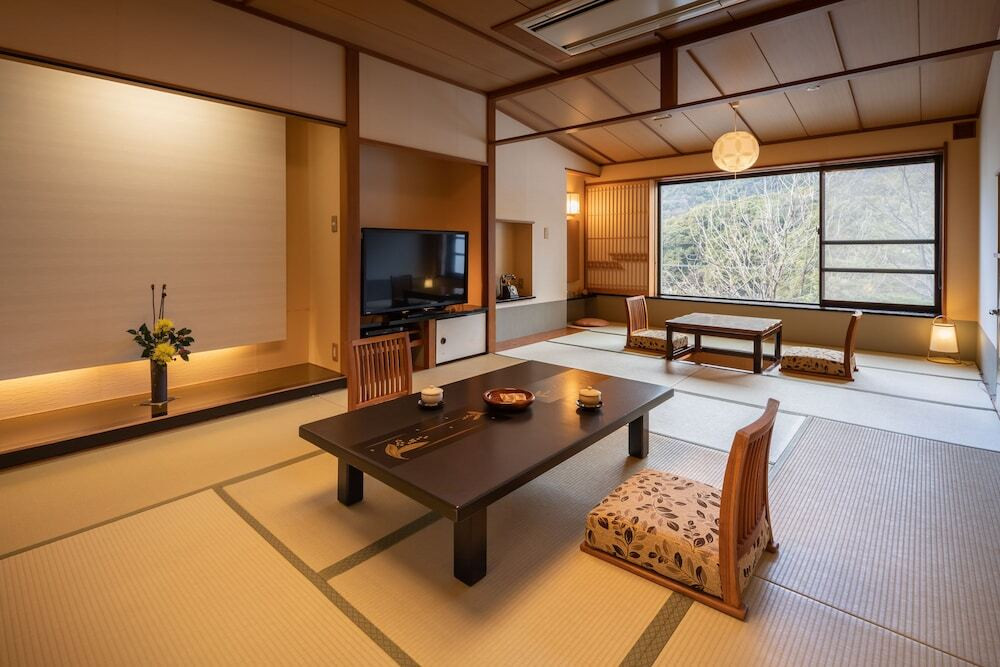 10種の温泉湯巡りが楽しめる、純和風の癒し宿4007358