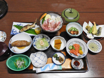 「ホテル大島」 料理 155323739 夕食（はじめに並んだ料理）