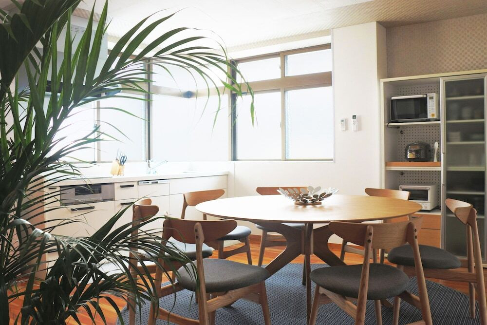 客室内のダイニングエリア