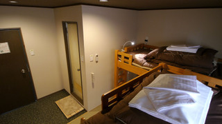 二段ベッド　トリプルルーム (2段ベッド2台, バスルーム付き)