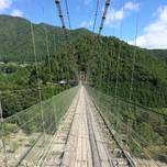 【高所恐怖症注意】一度に20人以上は渡れない！奈良の「谷瀬の吊り橋」とは？