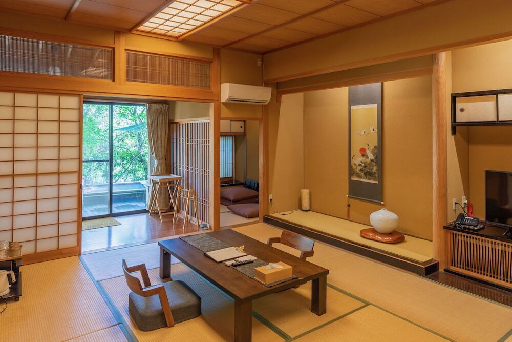 霧島の豊かな自然の中で2種の源泉を楽しめる宿3571908