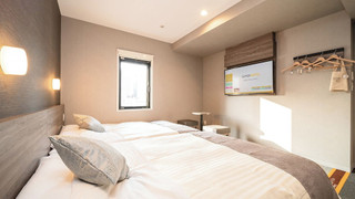 ツインルーム ダブルベッド 2 台 (定員に幼児含む) 禁煙