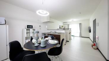 客室内のダイニングエリア / 27