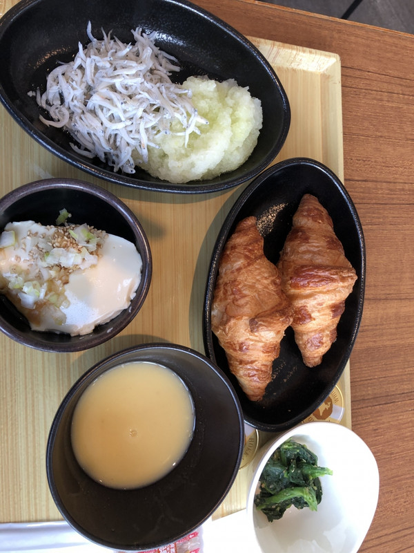 朝食　　