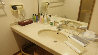 和洋室 和室8畳 + ツインベッド 禁煙