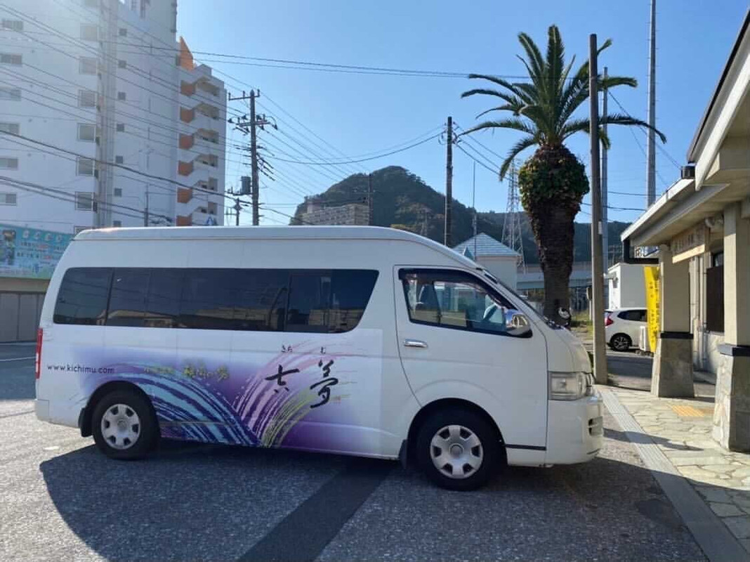 家族でゆっくりお酒を飲んだりお風呂を満喫する計画だったため、レンタカー等は使わず、最寄り駅からは宿の送迎車をお願いしました。