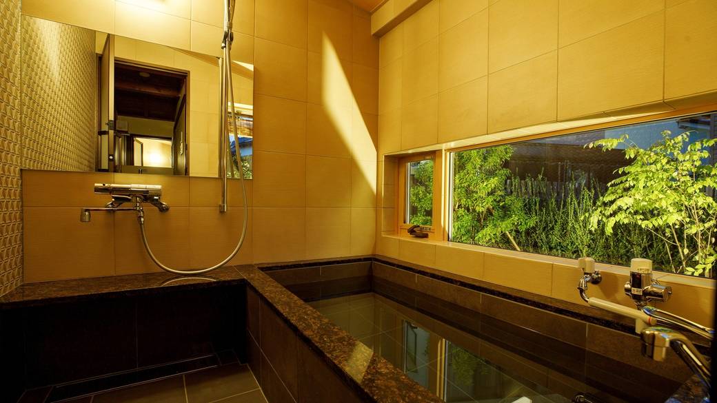 「蒼白い月」のお風呂 / 1