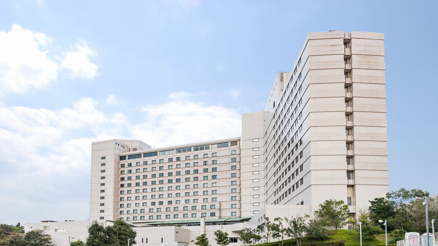 夜景を望むレストランでロマンチックなディナーを4281407