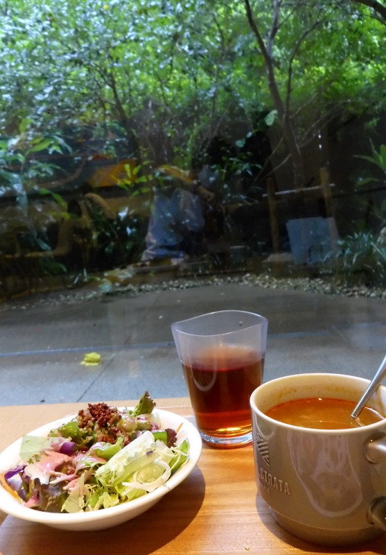 ゆっくり・・・　くつろげるカフェ