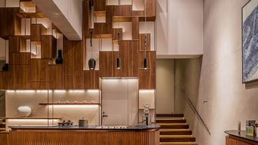 温泉のレセプション① / 19