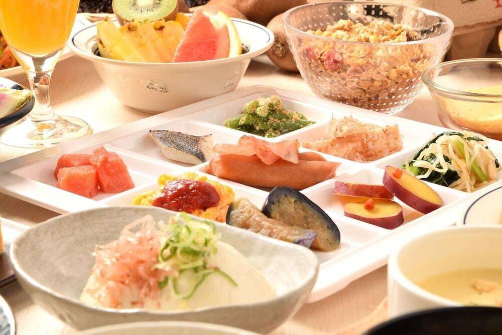 ビュッフェの朝食で地元の味を堪能4777751
