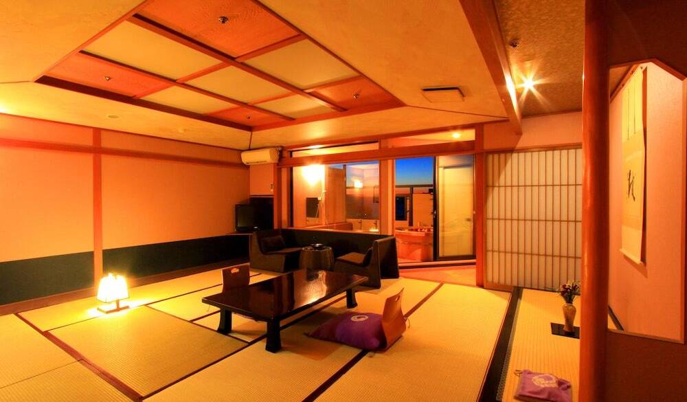 多彩な客室で
思い思いの滞在を / 2