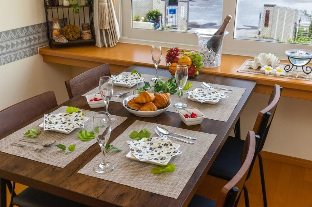 客室内のダイニングエリア