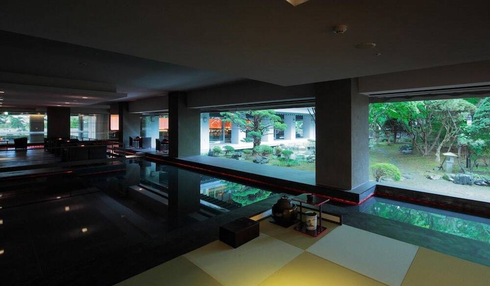 カフェの茶室スペース「夢窓庵」 / 3