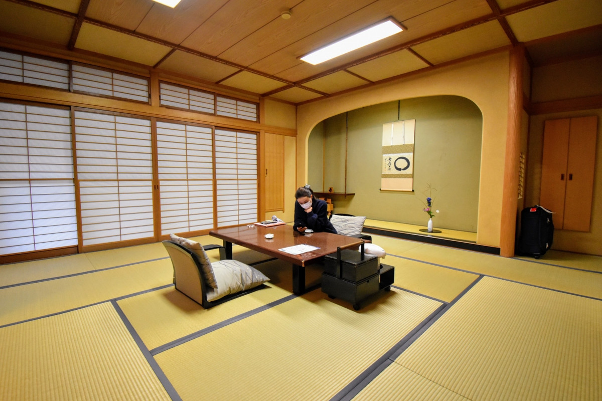 ぱっと見はきれいでしょうけど、かなりガタがきています。