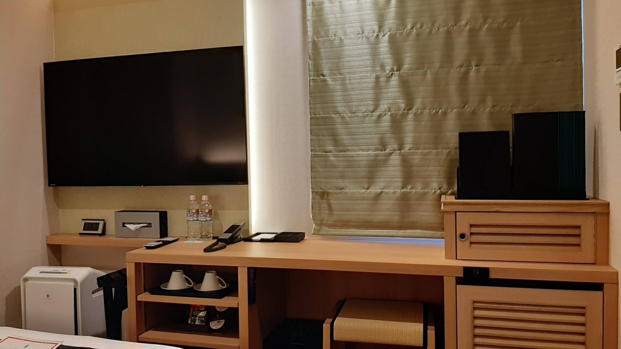 セキュリティボックスもありました（机右上扉の中）