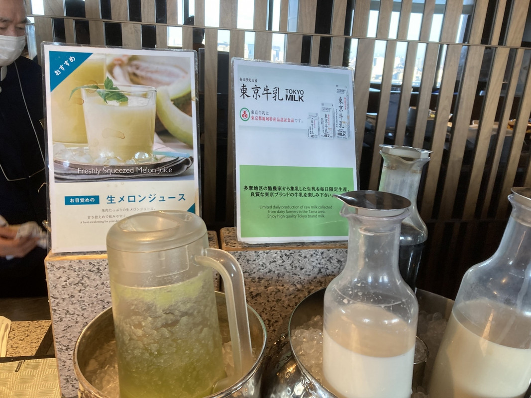 朝食のメロンジュース