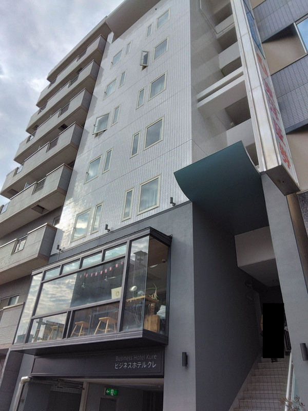 呉駅に近く、大通りに面した好立地でした。