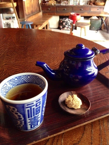 「じぼ・あん・じやん」内観 737474 美味しいほうじ茶 （400円）をいただきました。