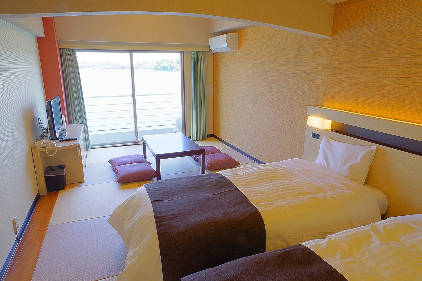 三ヶ日ICより車で約10分4254054