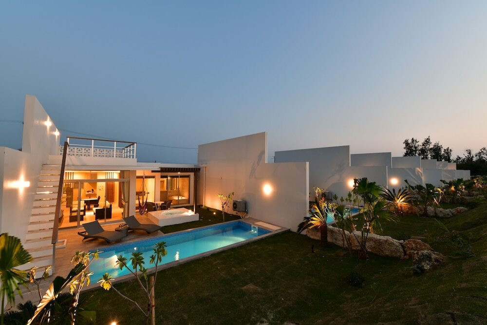 ビーチとつながるようなプールが素敵♡美しいサンセットに癒されて3573015