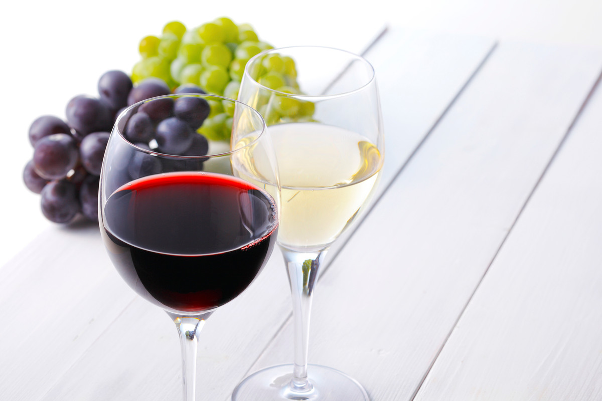 ラウンジのハッピーアワーアルコールサービス(※イメージ)