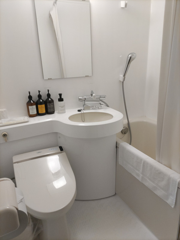 リファのシャワーヘッドのバスルーム