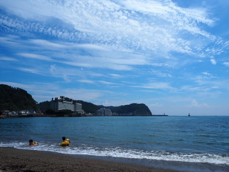 ホテルから徒歩約10分の内浦海水浴場。ランチしながら海遊びをしました！