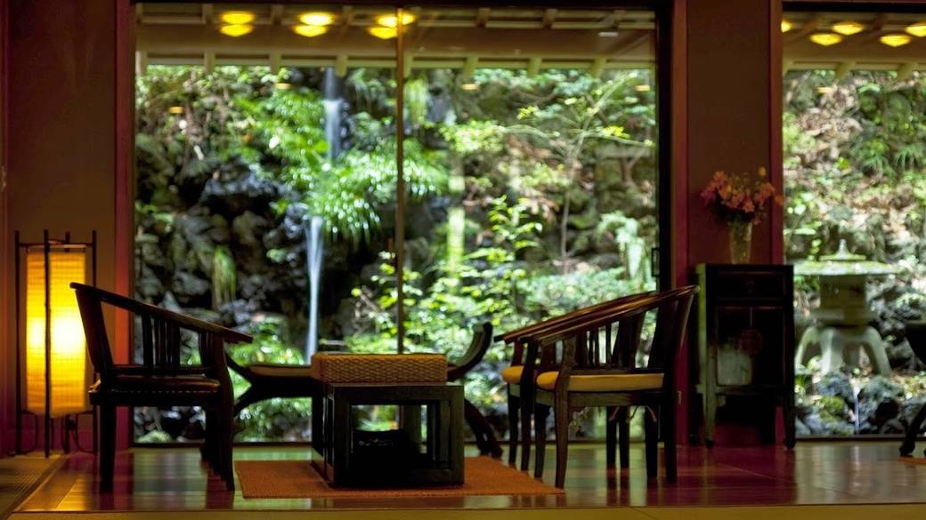 眺めのいいロビーで
ゆっくりチェックイン / 4