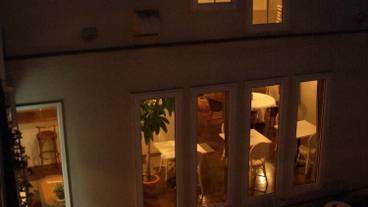 施設の正面 (日没後) / 2