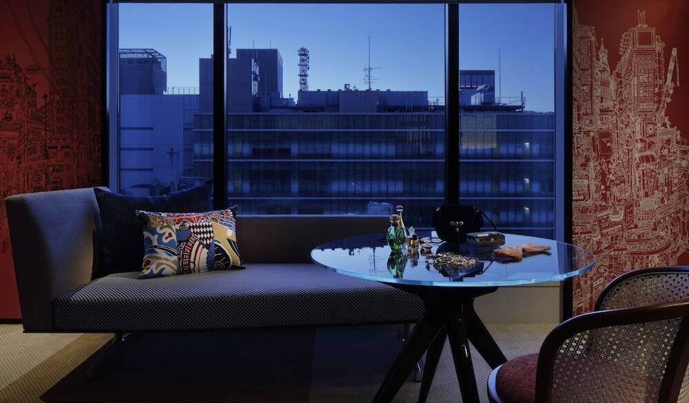 夜の客室 / 4
