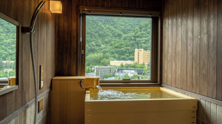 ハリウッドツイン 35平米 禁煙 / 国道側 / 天然温泉客室風呂付き