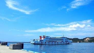 直島行きのフェリー / 2