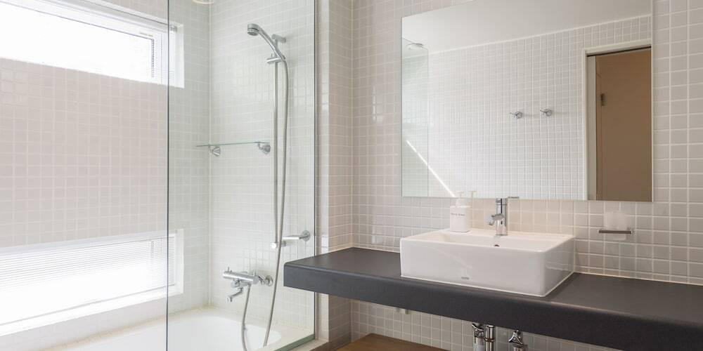 バスルームのシャワー