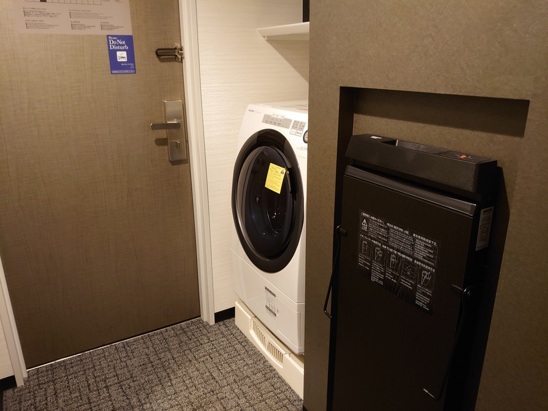 部屋に入って直ぐにある洗濯機