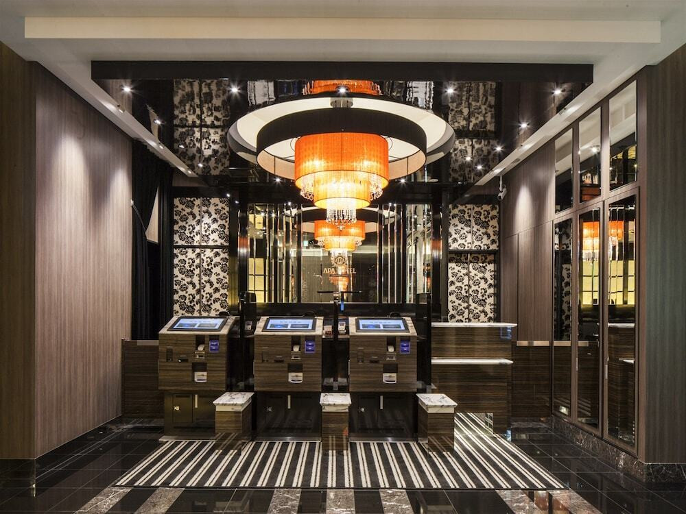 チェックイン / チェックアウト キオスク