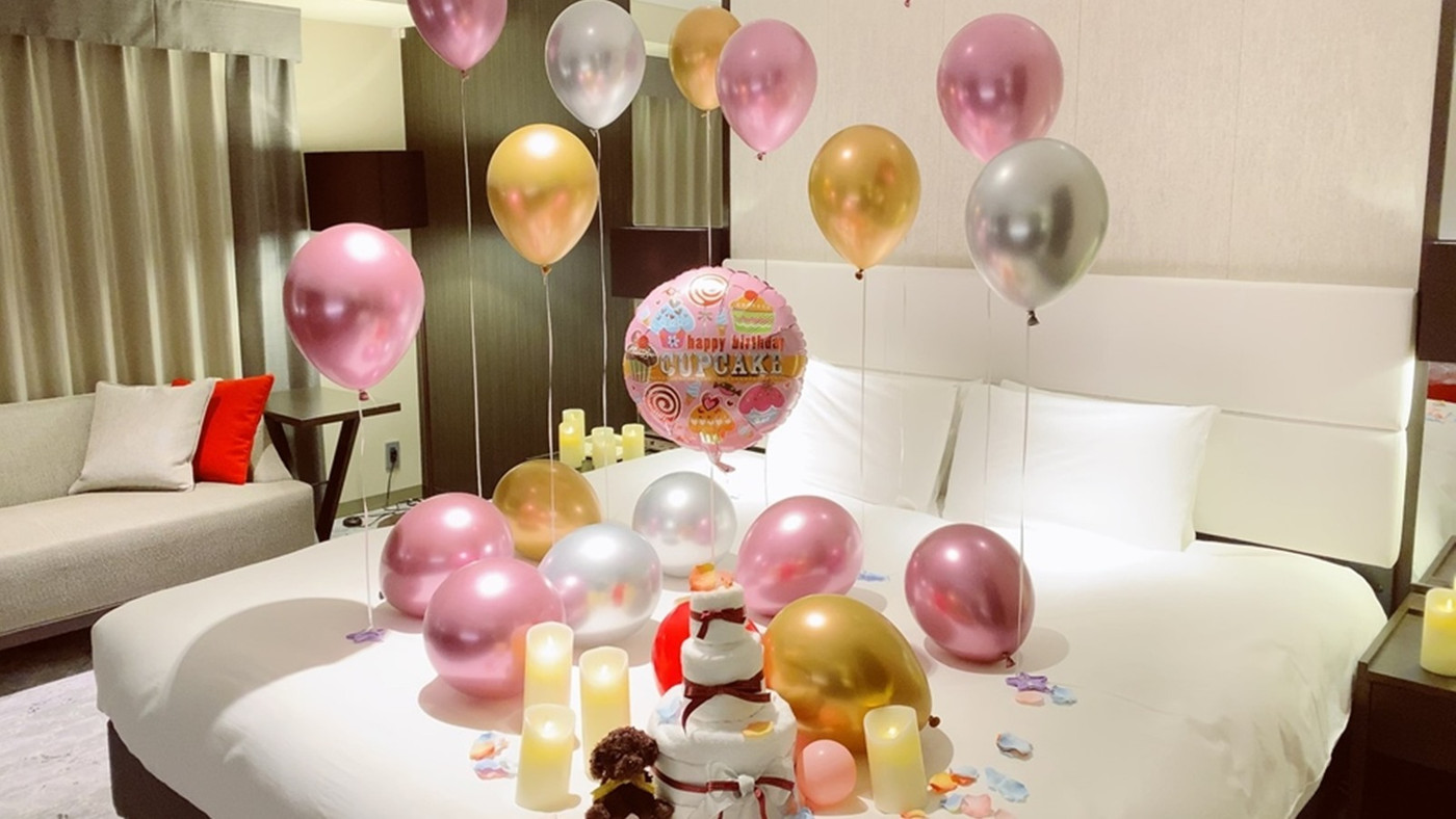 屋内型プールで優雅にスイミング3658930