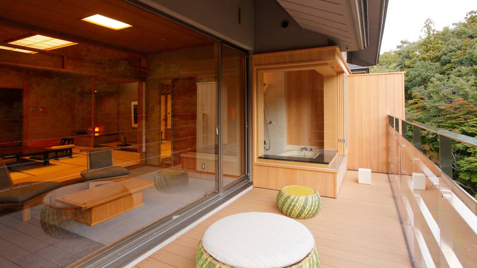 緑に包まれる空間
客室から望む自然林 / 3