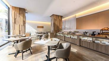 ホテル1階レストラン / 12